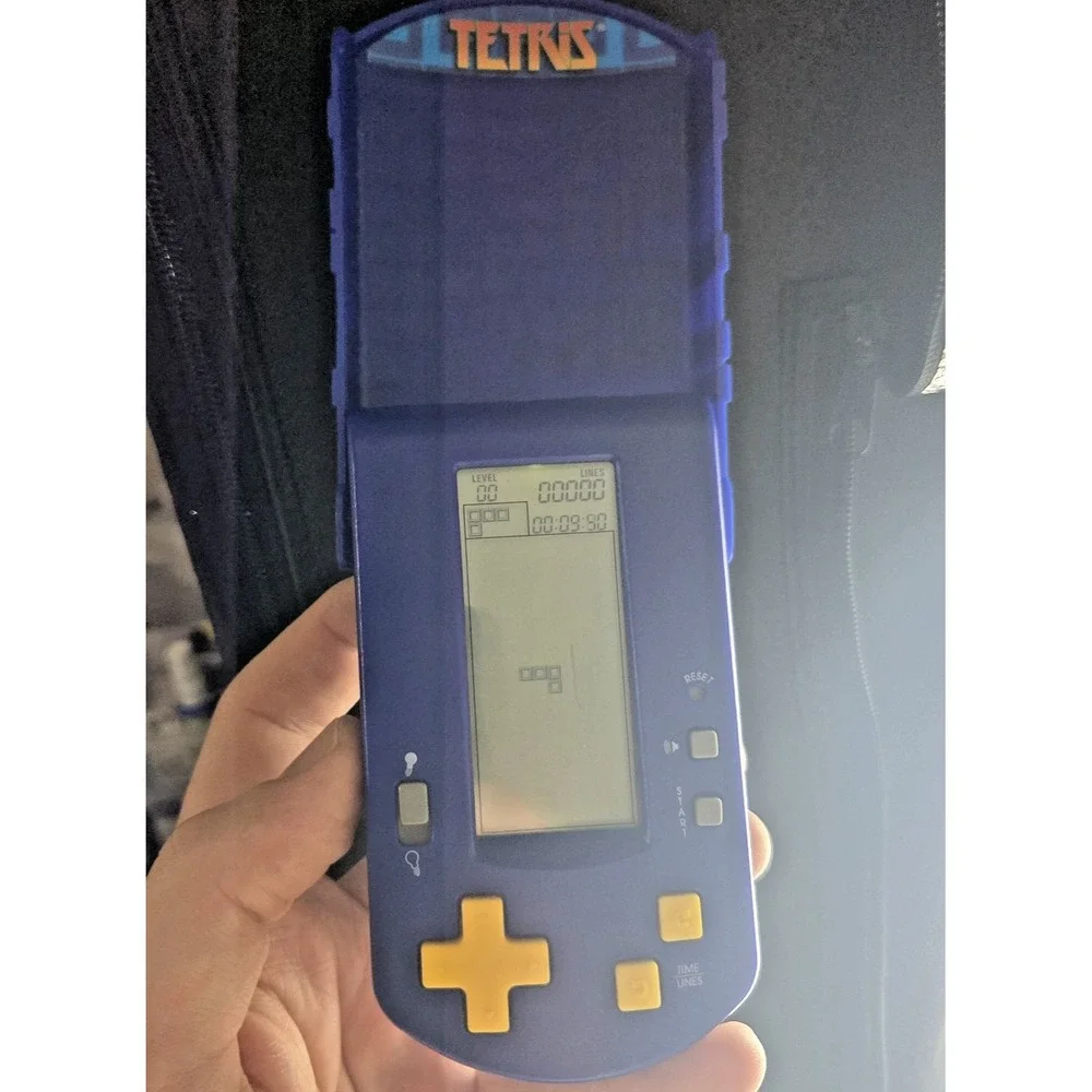 Radica Games Tetris Electronic Handheld System 2000 Flip Cover Screen Light VTG